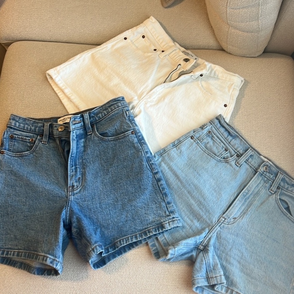 Women’s Abercrombie & Fitch Jean shorts bundle - 26